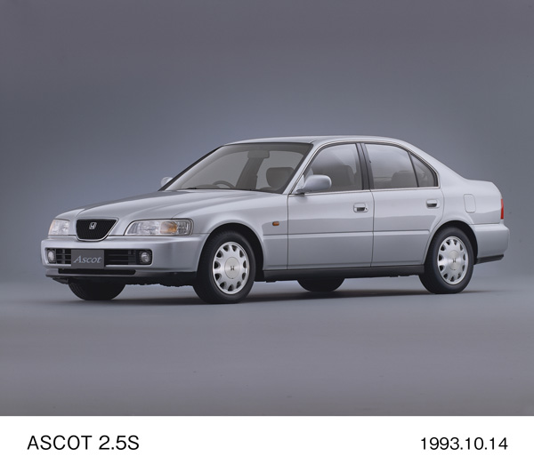 アスコット 2.5S (セブリングシルバー・メタリック) フロント8:2