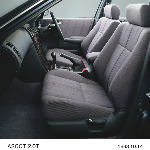 アスコット 2.0T フロントシート