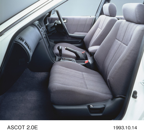 アスコット 2.0E フロントシート