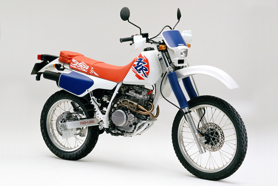 本格的なランドスポーツバイク「ホンダ XLR250R」と「ホンダ XLR BAJA」のカラーリングを変更し発売 | Honda 企業情報サイト