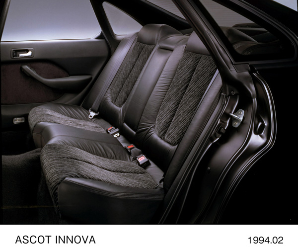 アスコット イノーバ 2.5Si -Z リアシート
