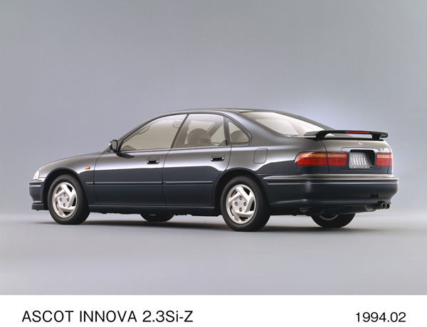 アスコット イノーバ 2.3Si-Z (ファントムグレー・パール) リア8:2