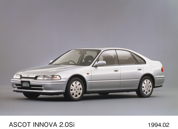 アスコット イノーバ 2.0Si (セブリングシルバー・メタリック) フロント8:2