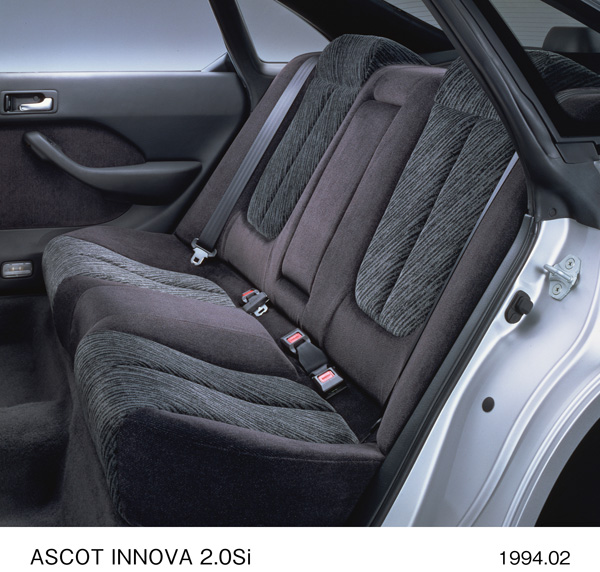 アスコット イノーバ 2.0Si リアシート