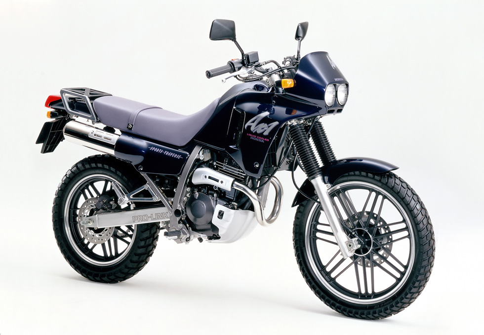 個性的なスタイルと軽快な走り味のスポーツバイク 「ホンダ AX-1」のカラーリングを一新し発売 | Honda 企業情報サイト
