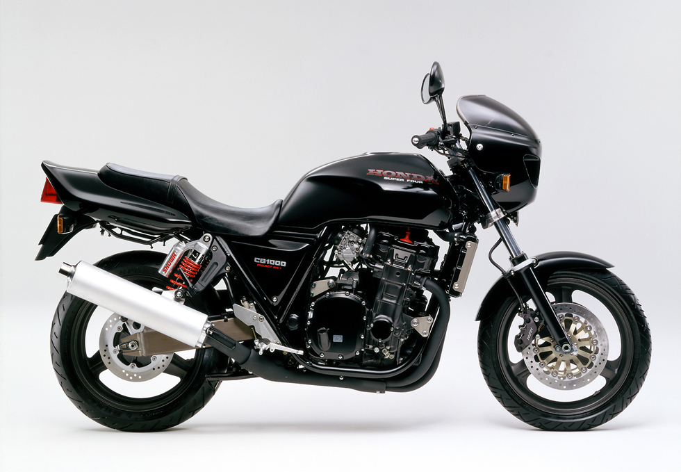 力強い走り味と迫力あるフォルムのネイキッド・ロードスポーツバイク「ホンダ CB1000 SUPER FOUR」の各部を充実させるとともに ビキニカウル装着タイプを追加し発売  | Honda 企業情報サイト