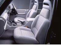 CROSSROAD V8i 5ドア　ダーク・グラナイト　フロントシート