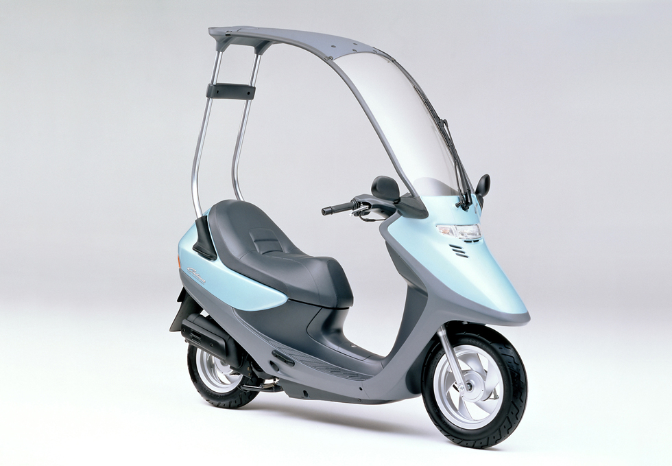量産市販車初の屋根付きスクーター「ホンダキャビーナ」を発売 | Honda 企業情報サイト