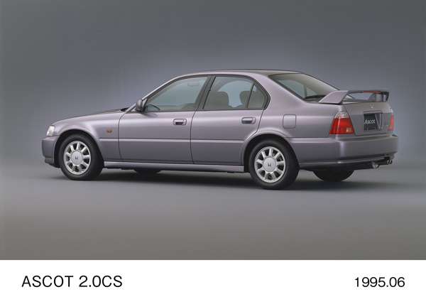 アスコット 2.0CS (クレッセントシルバー・メタリック) リア8:2
