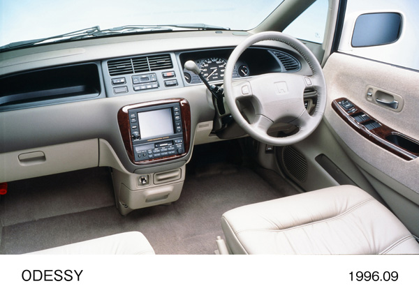 オデッセイ エクスクルーシブ インパネ
