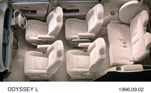 オデッセイ L 室内パッケージ (6人乗りキャプテンシート)