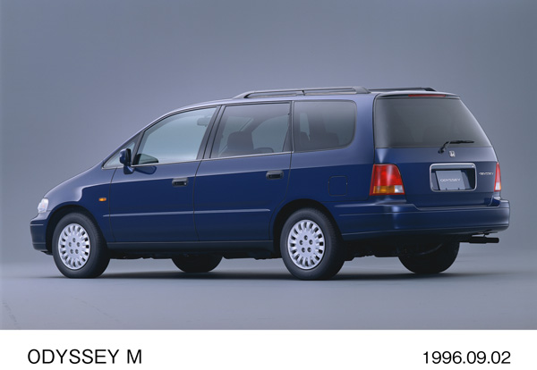 オデッセイ M (スーパーマリンブルー・パール) リア7:3