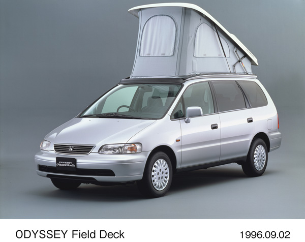 オデッセイ フィールドデッキ (セブリングシルバー・メタリック) フロント7:3 (ポップアップルーフ開)