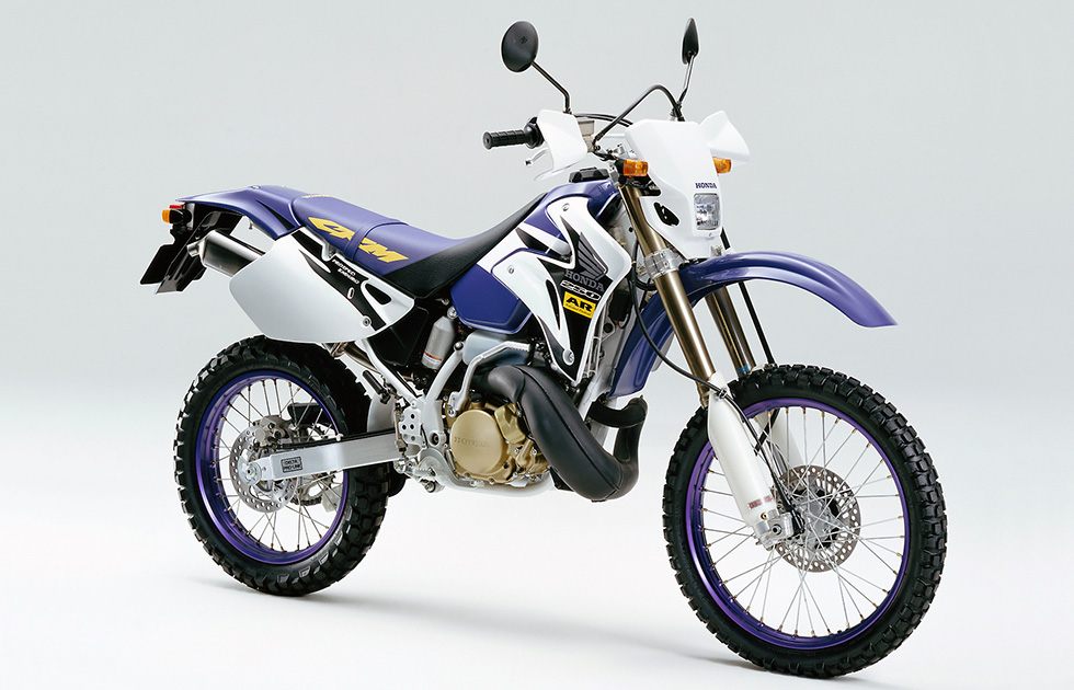 CRM250 エンジン CRM250ARエンジンOH、ルネッサカスタムも徐々に！