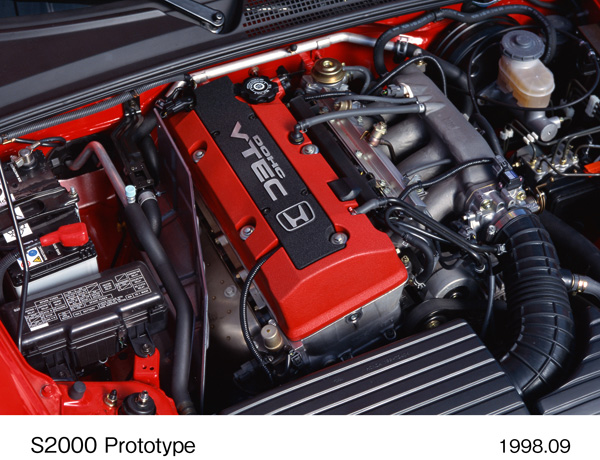 2.0L DOHC VTEC + PGM-FI エンジン