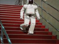 ASIMO階段歩行
