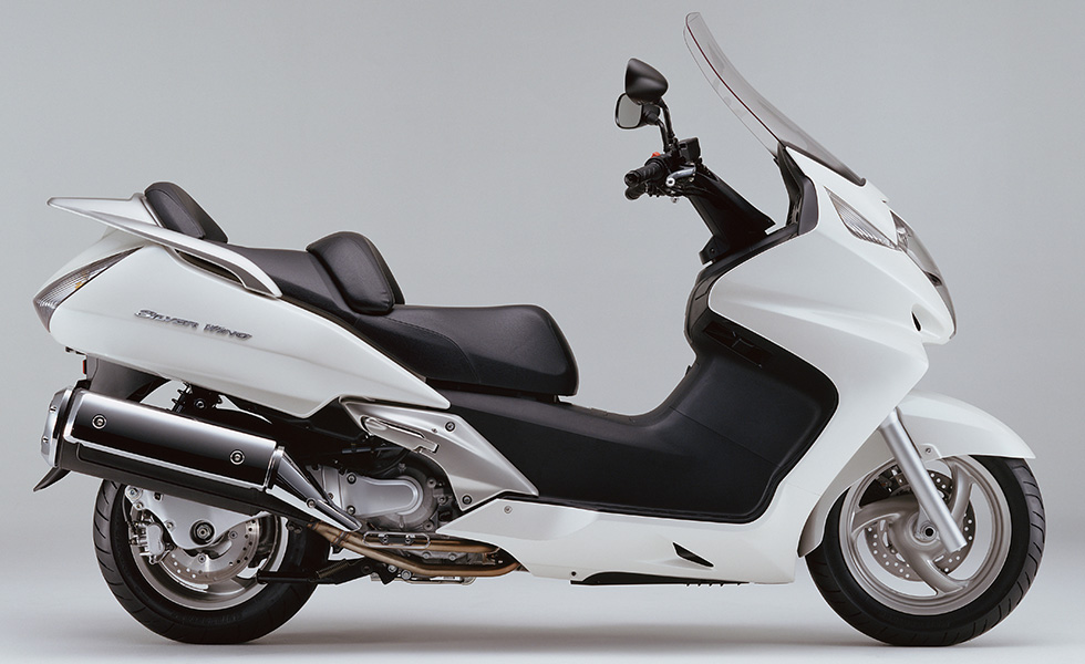 大型スクーター「シルバーウイングu003c600u003eu003c400u003e」に新色を追加して発売 | Honda 企業情報サイト