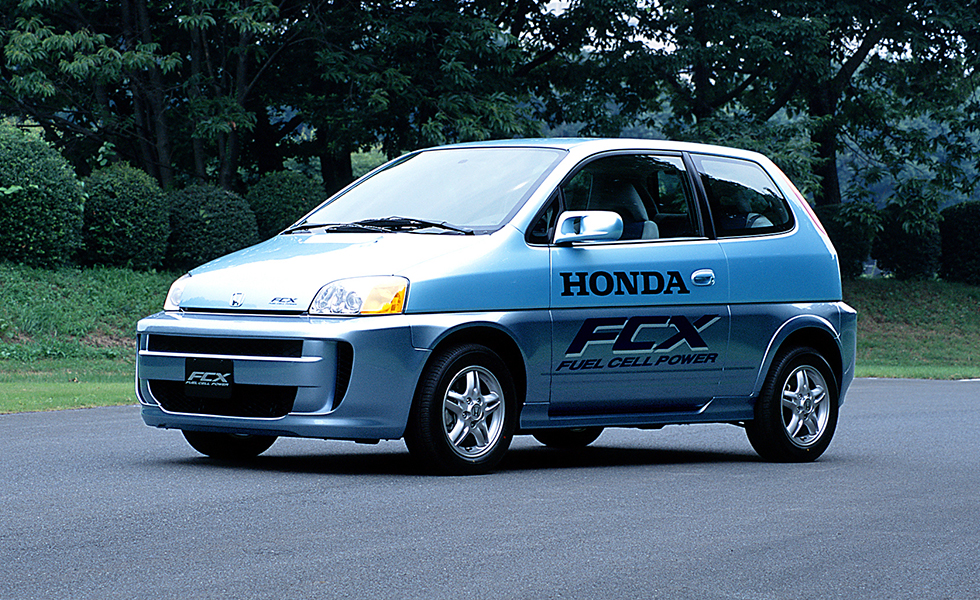 燃料電池車「FCX」2002年の販売に向けて世界初の米国政府認定を取得