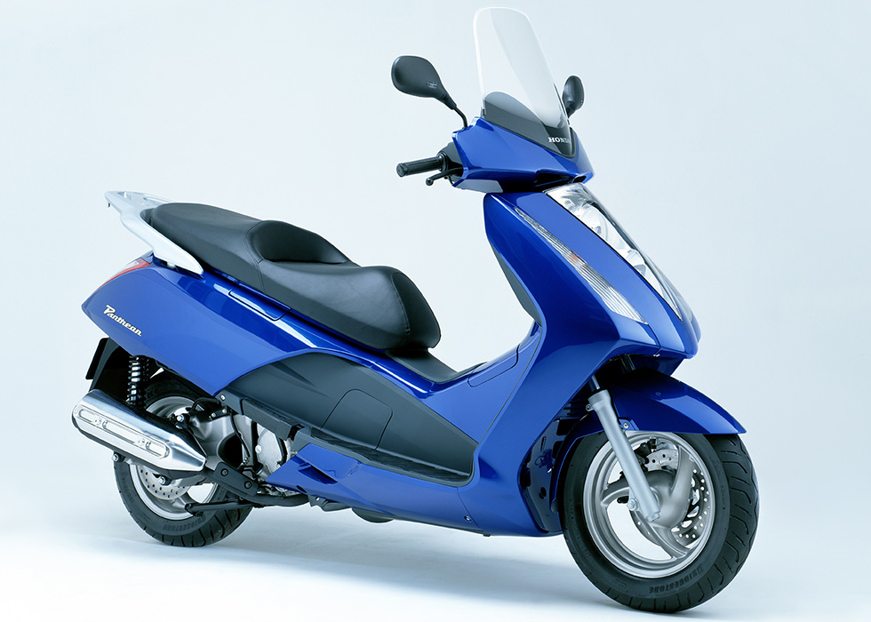 ネイキッドロードスポーツバイク「CB400 SUPER FOUR」に 新色を追加し発売 | Honda 企業情報サイト