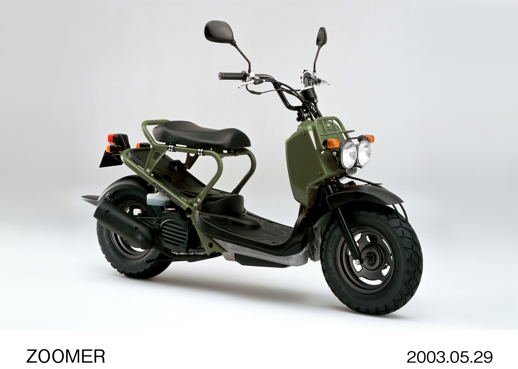 遊び心にあふれた50ccネイキッドスクーター「ZOOMER(ズーマー)」に新色 