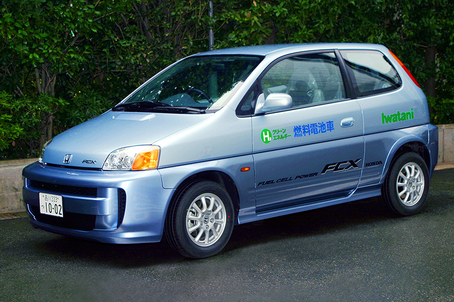 燃料電池乗用車を世界で初めて民間企業へ納車 | Honda 企業情報サイト