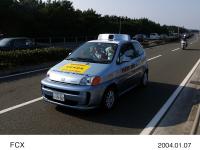 第80回東京箱根間往復大学駅伝競走で大会本部車として走行する Honda FC STACK 搭載 FCX
