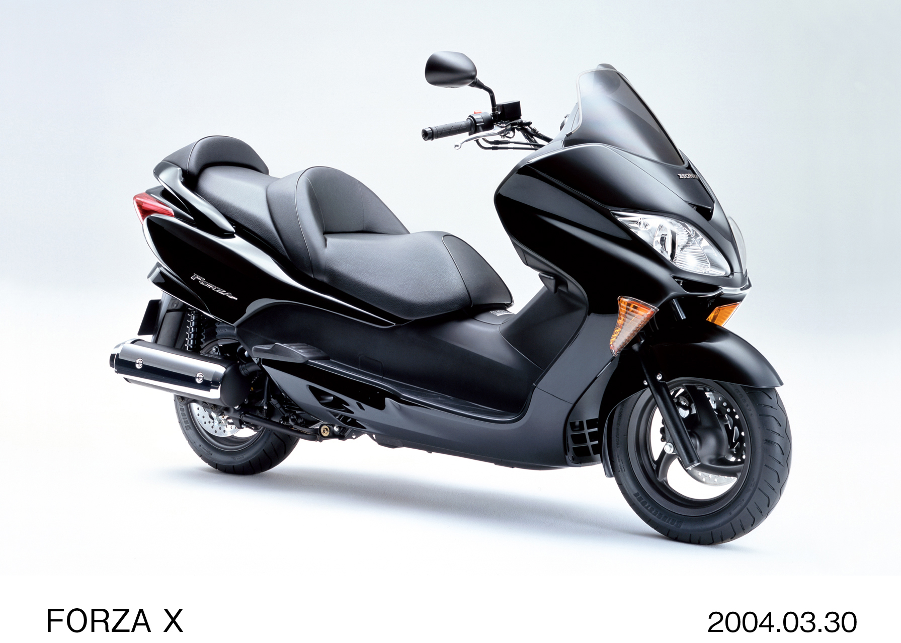 250ccスクーター「フォルツァ」をフルモデルチェンジし発売 | Honda 
