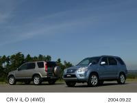 iL-D (4WD)左:サハラサンド・メタリック(オプション装着車) 右:メテオールシルバー・メタリック