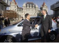 ニューヨーク州知事パタキ氏とアメリカン・ホンダモーター社長 近藤広一