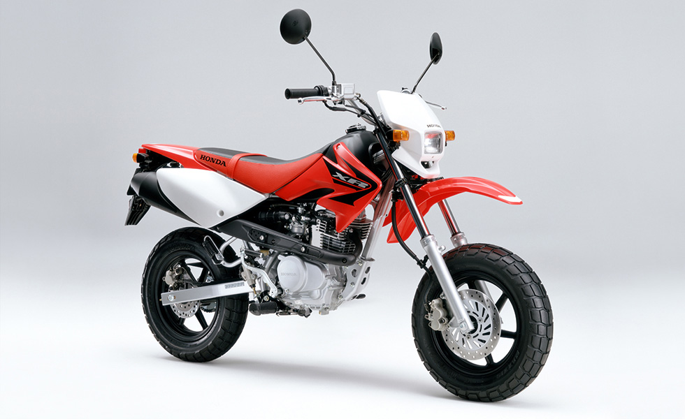 原付スポーツバイク「XR50 モタード」と「XR100 モタード」を新発売 | Honda 企業情報サイト