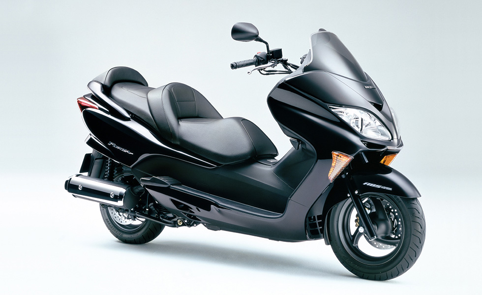 250ccスクーター「フォルツァ Z」にABS搭載の「フォルツァ Z ABS」をタイプ追加し発売 | Honda 企業情報サイト
