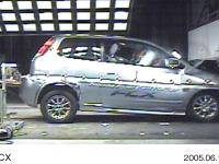 燃料電池車FCX前面フルラップ衝突実験