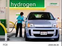 Honda 燃料電池車「FCX」と水素ステーション
