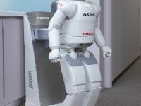 自律充電を行うASIMO (1)