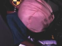 従来エアバッグシステムの乗員への衝撃力