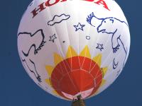 Hondaホットエアバルーンレーシングチームの「白くま」号バルーン (2008年撮影)