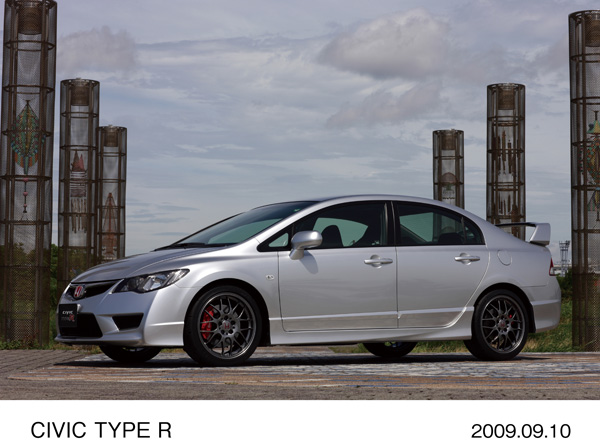 CIVIC TYPE R (スーパープラチナ・メタリック) メーカーオプション (BBS アルミホイール)装着車