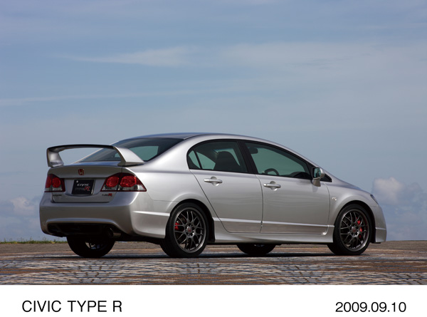 CIVIC TYPE R (スーパープラチナ・メタリック) メーカーオプション (BBS アルミホイール)装着車