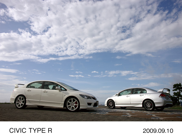 CIVIC TYPE R (チャンピオンシップホワイト・パール) / (スーパープラチナ・メタリック) メーカーオプション (BBS アルミホイール)装着車