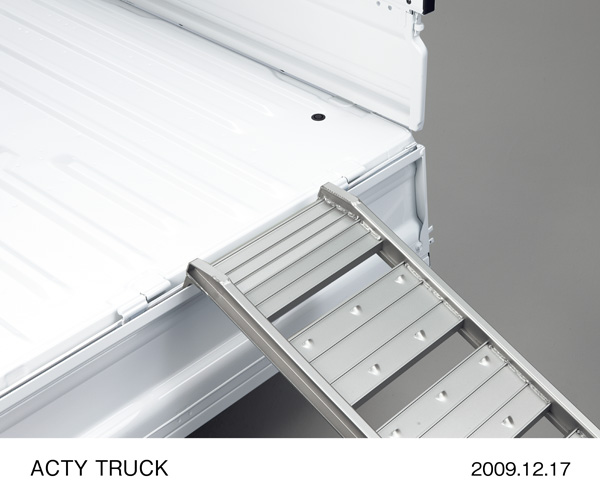 みち板引っ掛け式リアゲート