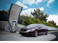次世代ソーラー水素ステーションと燃料電池電気自動車「FCXクラリティ」