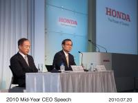 2010年7月 社長会見：（右）伊東孝紳 代表取締役社長、（左）近藤広一 代表取締役副社長 