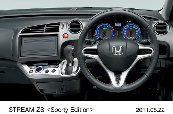 STREAM ZS (1.8L) 特別仕様車 ＜スポーティ エディション＞ オプション装着車 インパネ (ブラック)