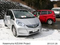 「フィット ハイブリッド」(手前)と「フィット 助手席回転シート車」(奥)