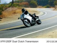 VFR1200F Dual Clutch Transmission 走行イメージ