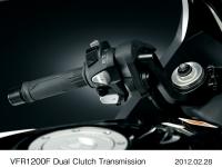VFR1200F Dual Clutch Transmission シフトダウンスイッチ