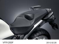 VFR1200F 表皮一体発泡クッションシート