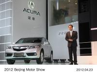 （左から）アキュラ RDX、Honda代表取締役社長　伊東 孝紳