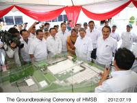 HMSB第二ライン建設着工式典にて新ラインのコンセプトの説明を受ける来賓とHonda関係者