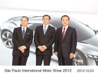 左から、Honda常務執行役員　南米本部長　武田川 雅博、ホンダサウスアメリカ・リミターダ上級取締役　四輪営業統括 ロベルト・アキヤマ、 Honda代表取締役社長　伊東 孝紳